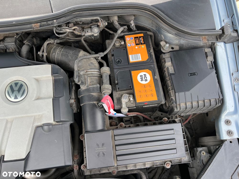 Volkswagen Passat 2.0 TDI DPF Highline - 23