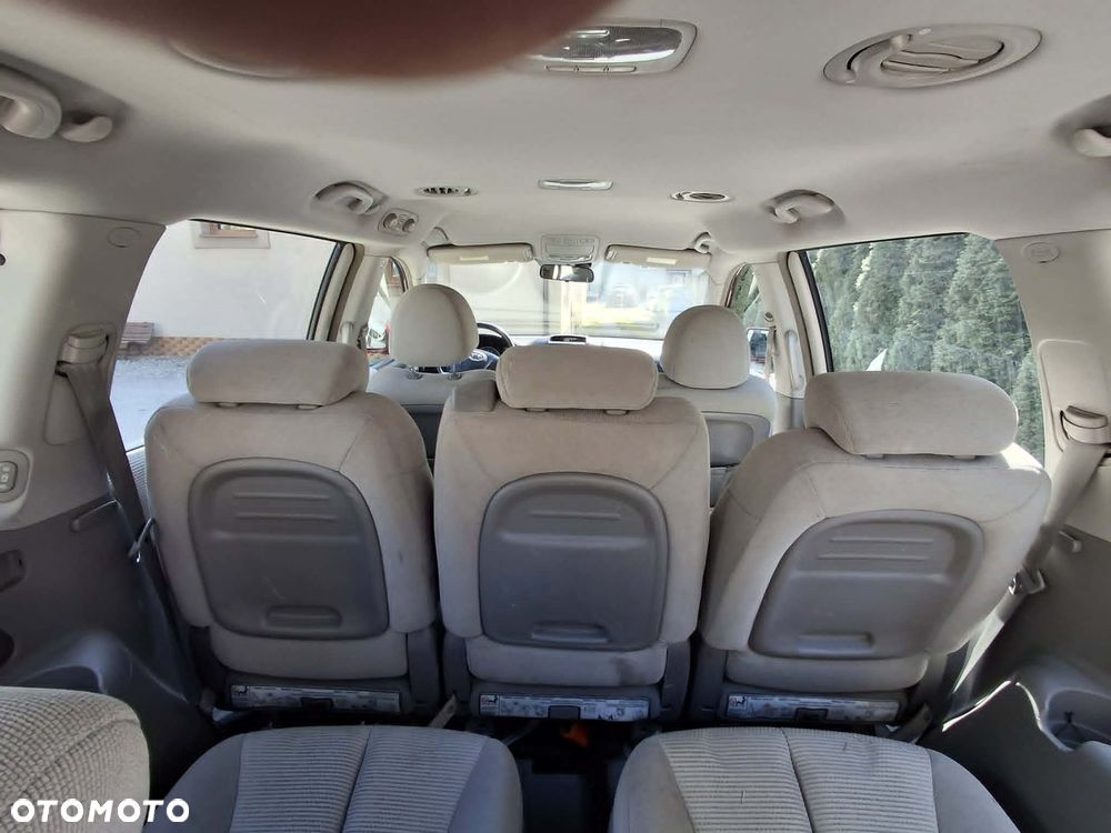 Kia Carnival 2.9 CRDi EX - 12