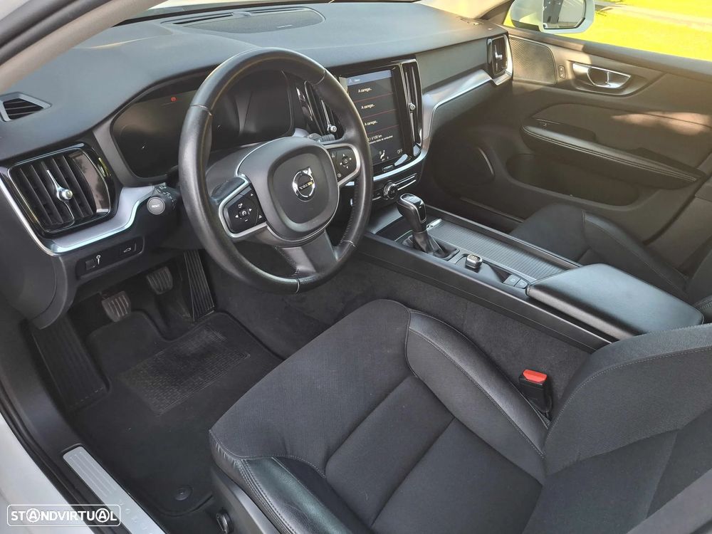 Volvo V60 2.0 D4 R-Design - 9