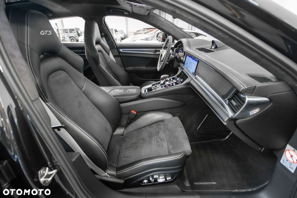 Porsche Panamera - 25
