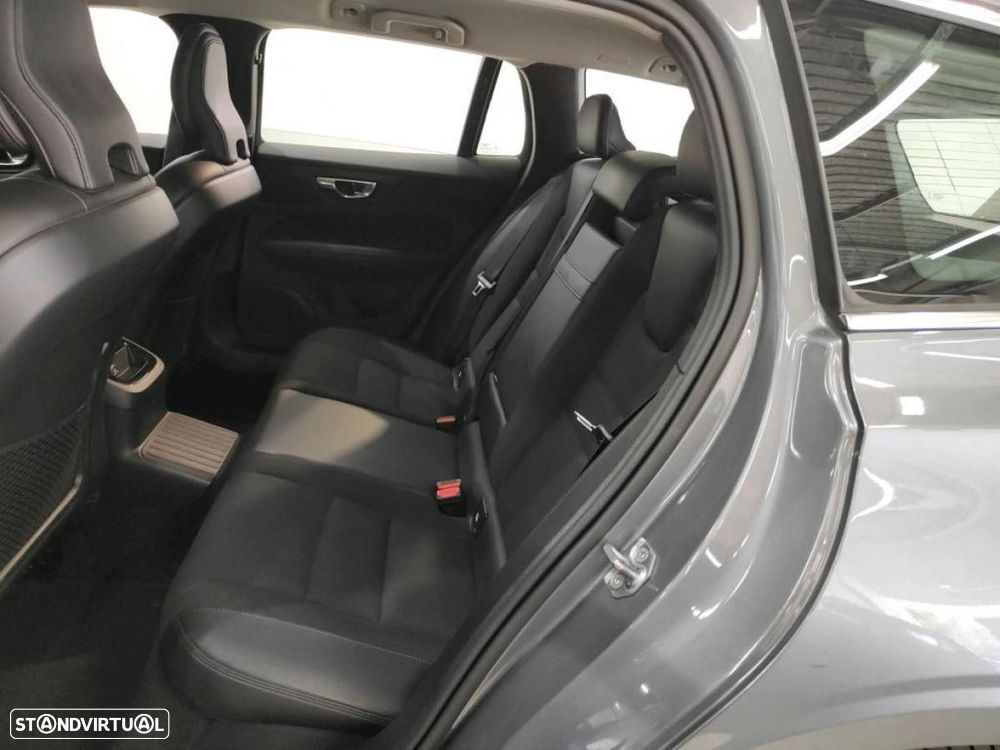 Volvo V60 2.0 T8 AWD TE Momentum - 4