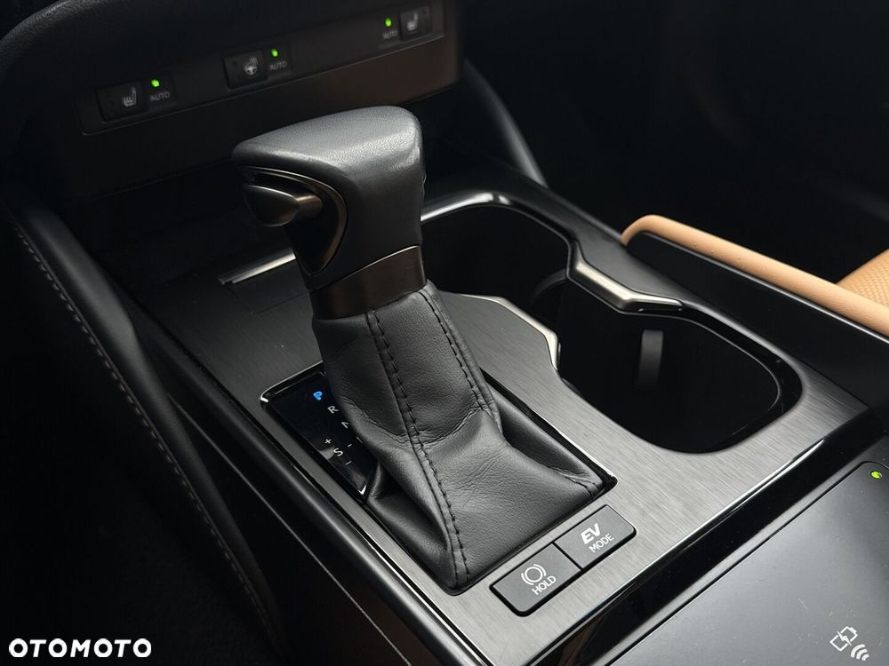 Lexus ES 300h Business Edition - 18