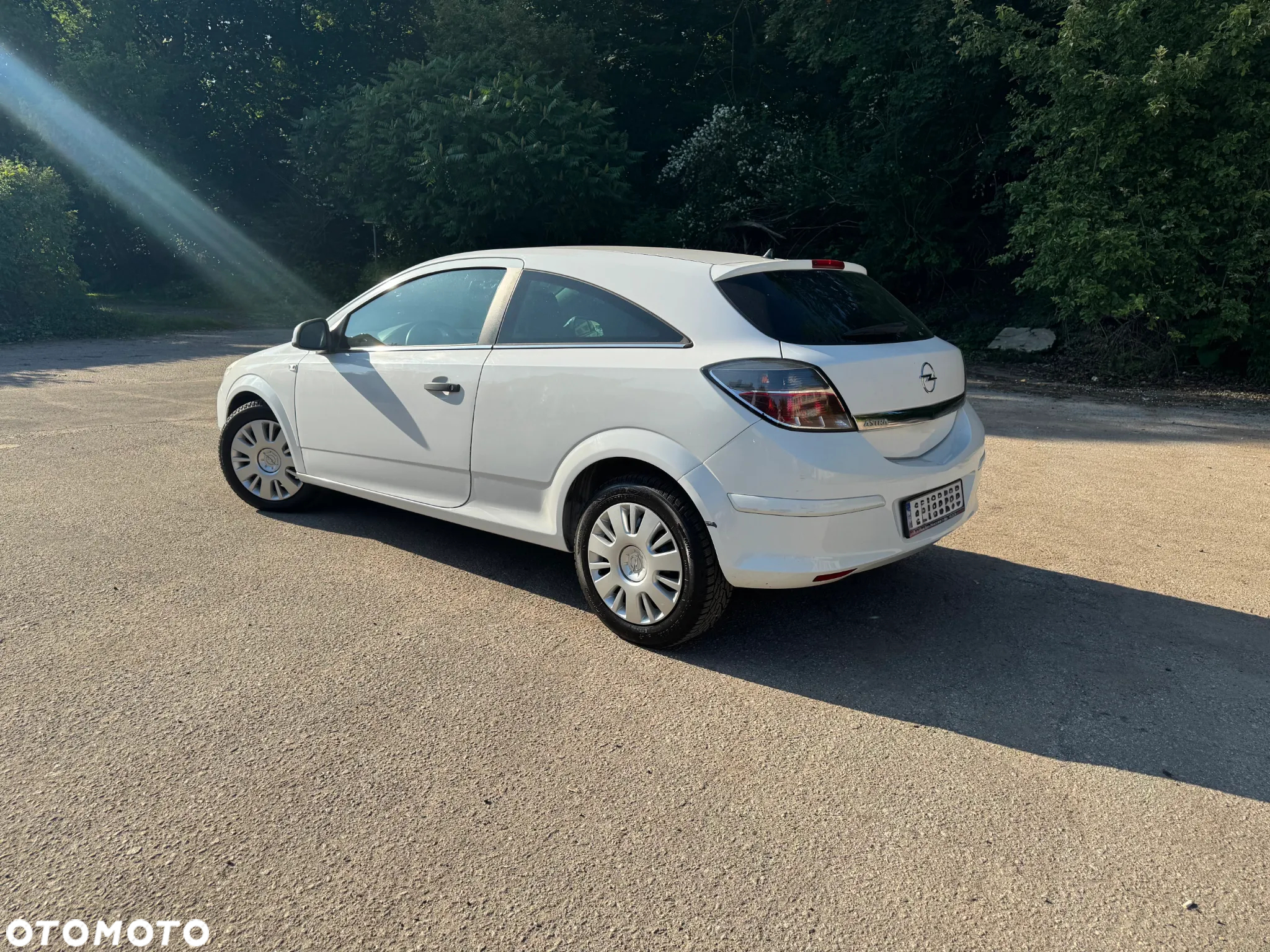 Opel Astra GTC 1.4 - 4