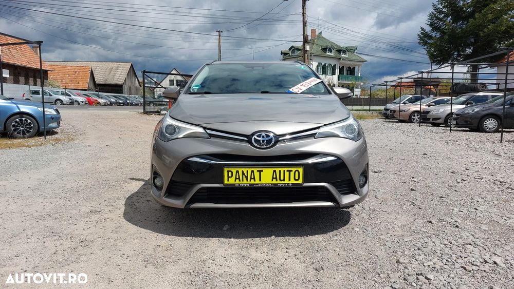 Toyota Avensis 2.0 D-4D Elegance - 2