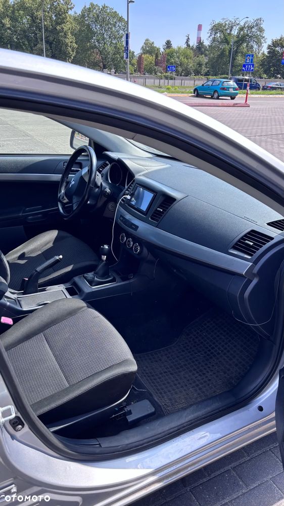 Mitsubishi Lancer 1.5 Invite - 12