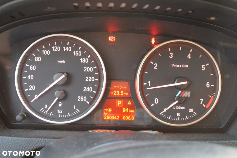 BMW X5 4.8i xDrive - 9