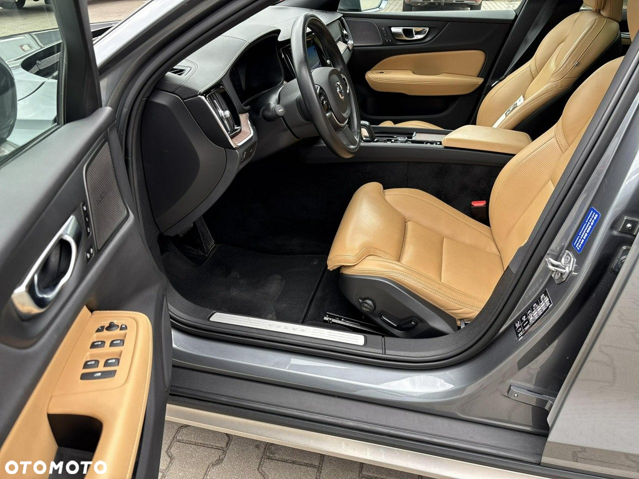 Volvo V60 Cross Country - 11