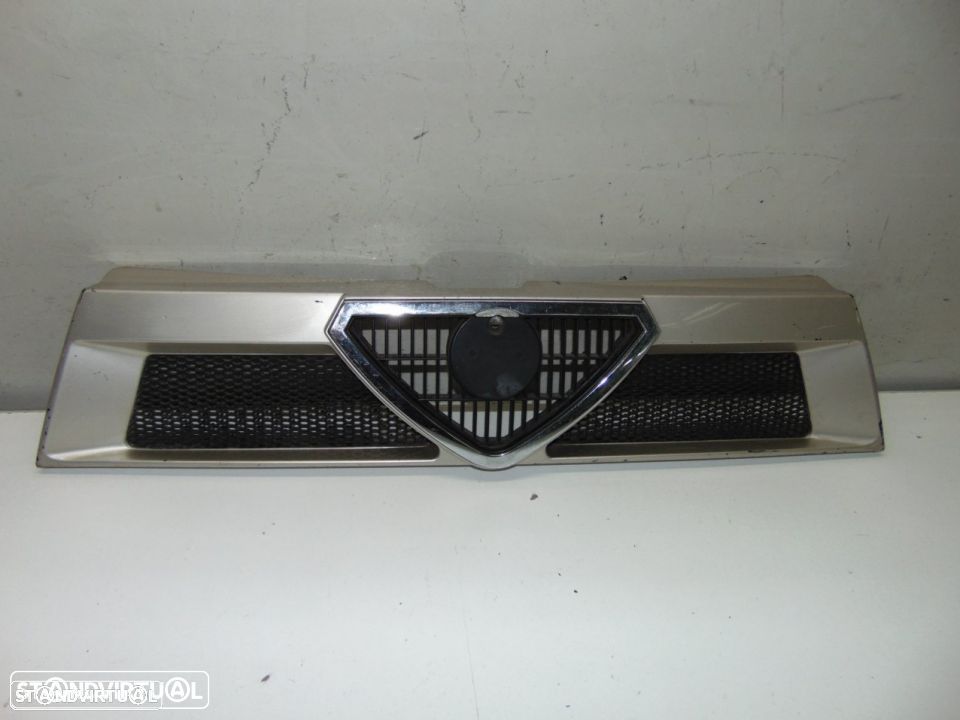 Alfa Romeo - grelha frontal - 2