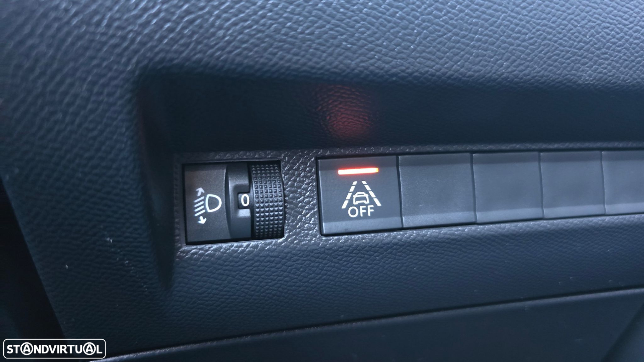 Peugeot e-208 Allure - 11