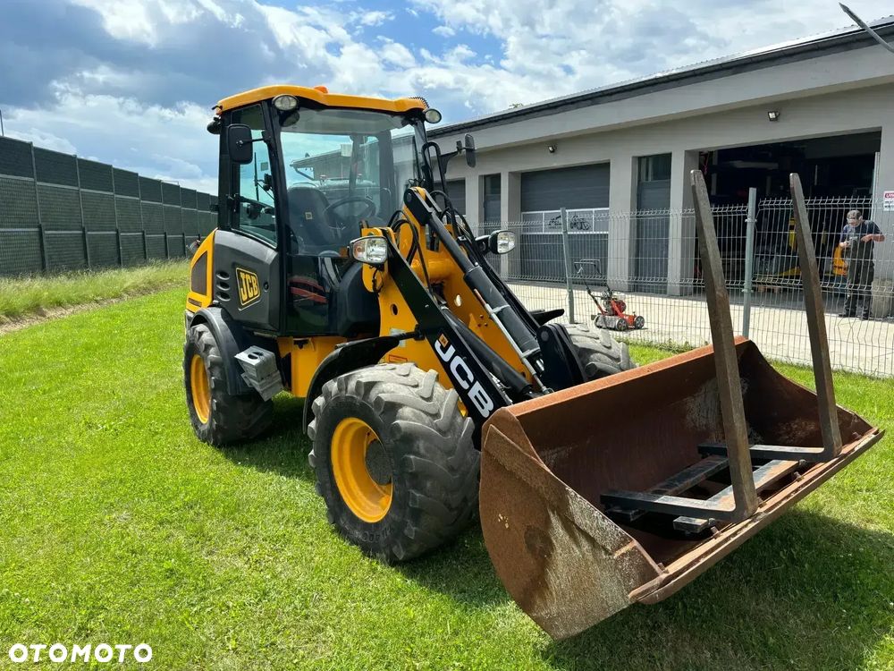 JCB 407 - 2
