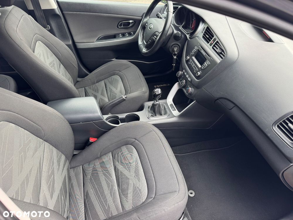 Kia Ceed 1.6 CRDi 128 ISG Fifa World Cup Edition - 32