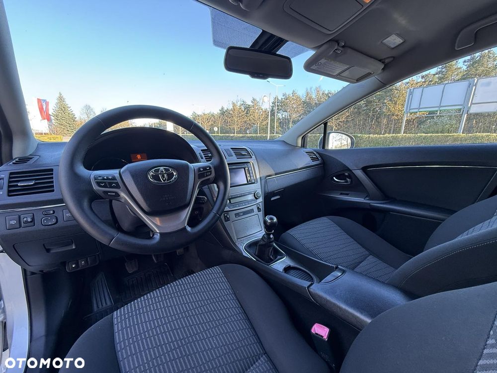 Toyota Avensis - 17