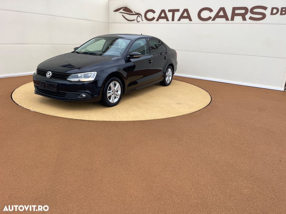 Volkswagen Jetta 1.6 TDI DSG Comfortline - 4