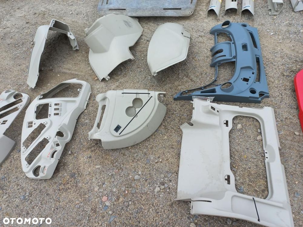 Części kabiny Massey Ferguson 8450 maski boczne plastiki, słupki, konsola 7410,5425,7435,6499, agco, 3777402M2,4273536M92,tapicerka,podsufitka dach - 9