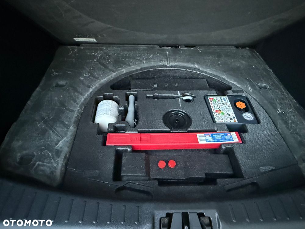 Ford Kuga - 37