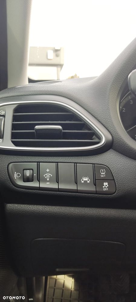 Hyundai i30 1.4 T-GDI Family+ - 20