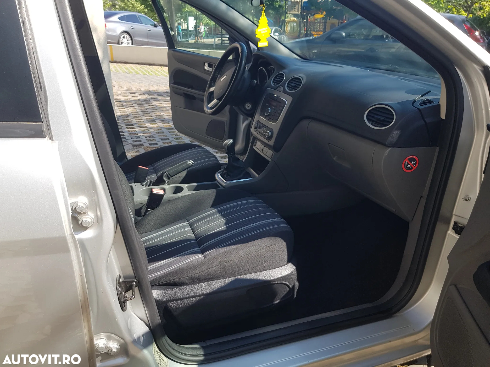 Ford Focus 1.6 TDCi DPF Style - 8