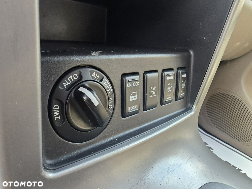 Nissan Pathfinder - 12