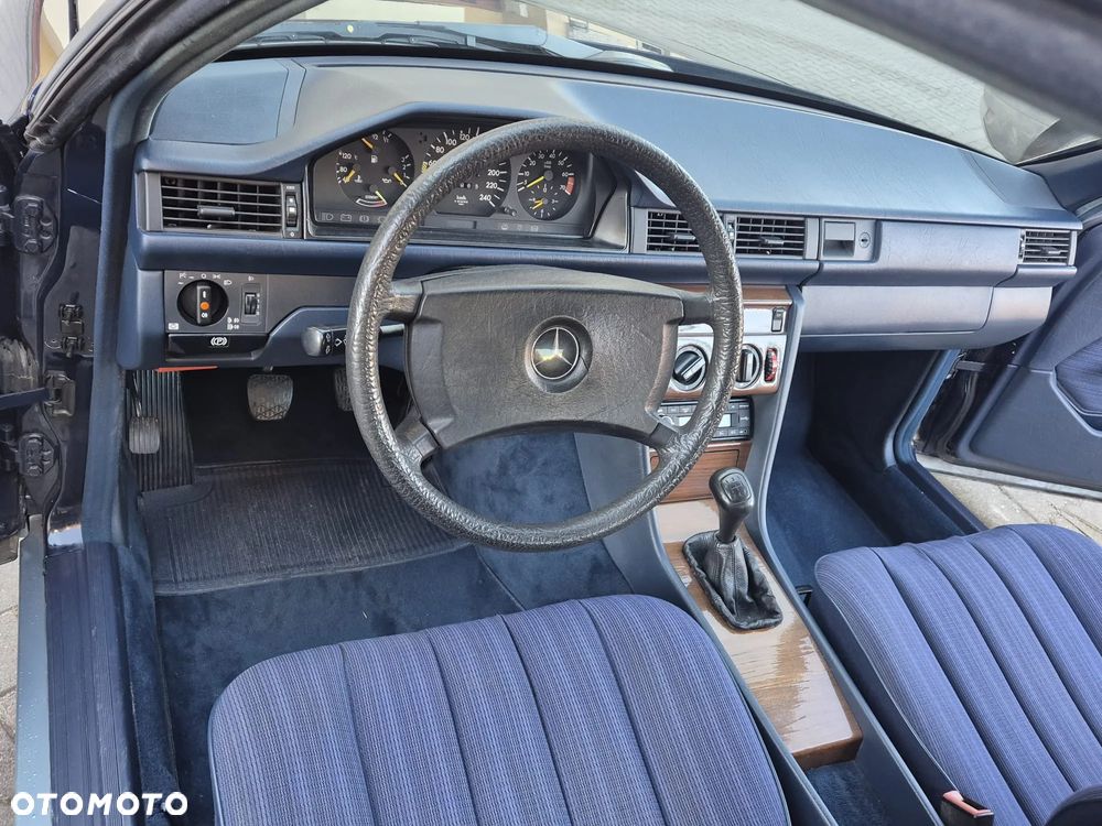 Mercedes-Benz W124 (1984-1993) - 13