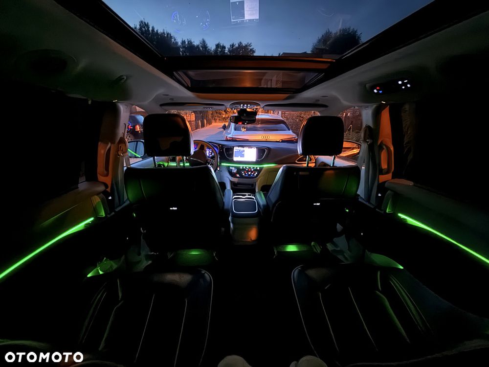 Chrysler Pacifica - 38