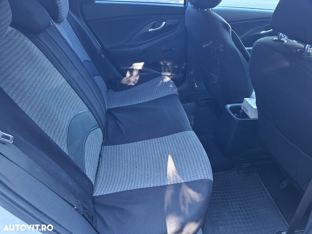 Hyundai i30 1.4 100CP 5DR M/T Comfort - 11