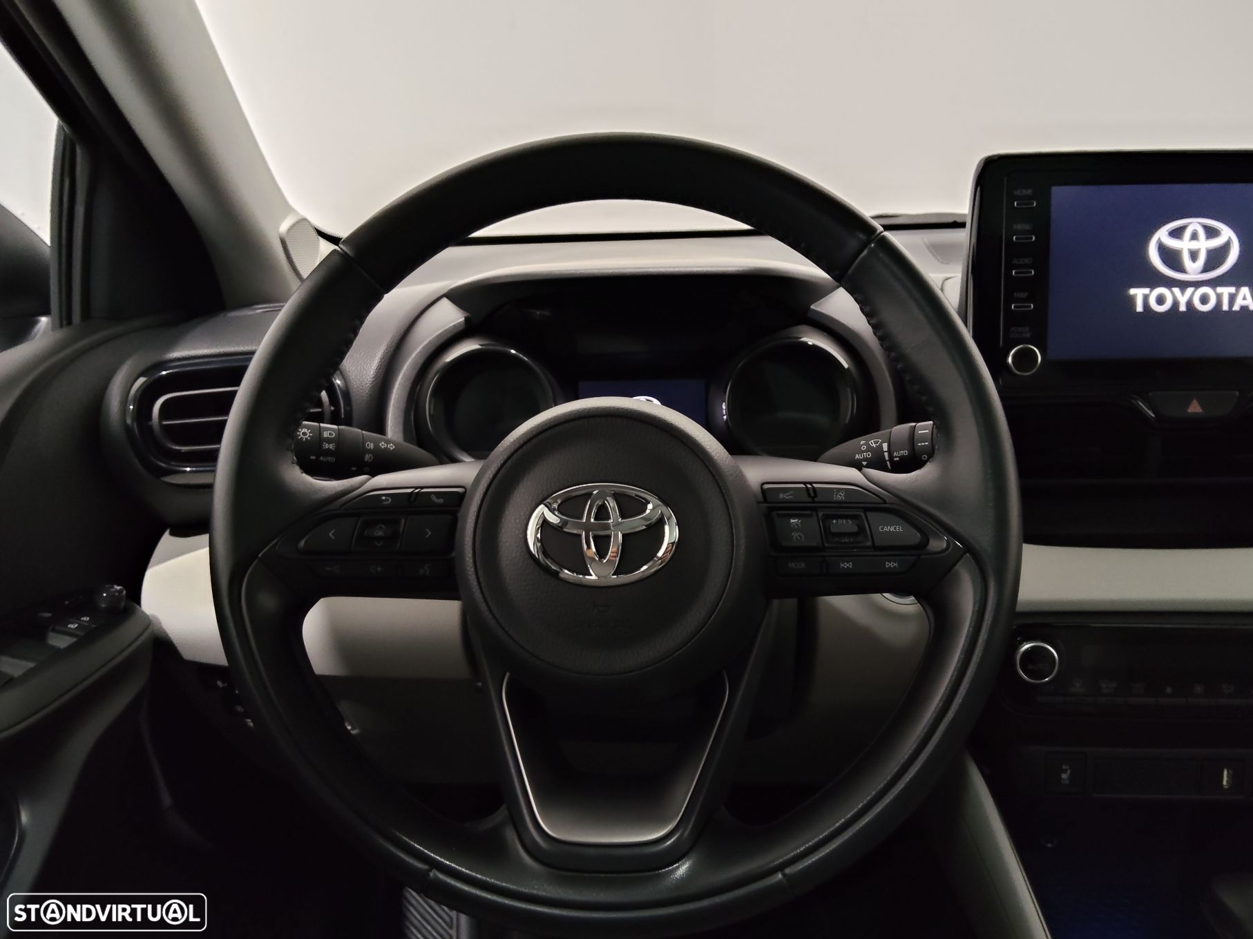 Toyota Yaris 1.5 HDF Luxury - 13
