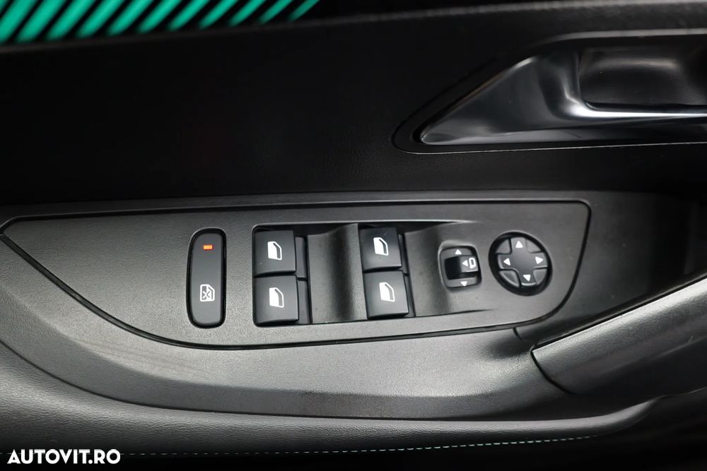 Peugeot 2008 1.5 BlueHDI EAT8 STT Allure Pack - 21