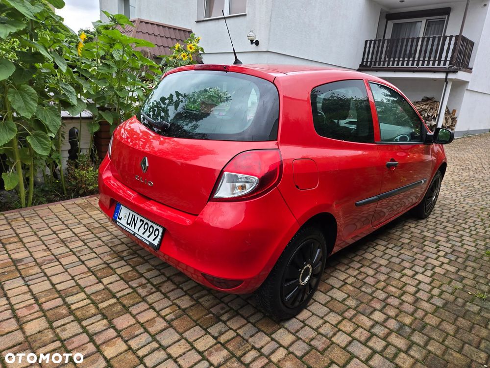Renault Clio 1.2 16V 75 Yahoo - 11