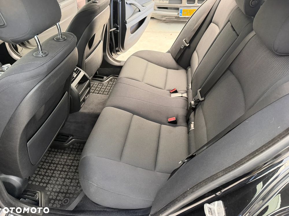 BMW Seria 5 525d xDrive - 9