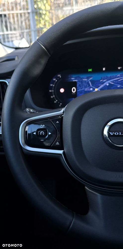 Volvo V60 T8 AWD Plus Dark - 14