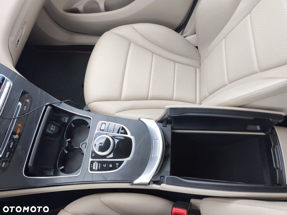 Mercedes-Benz GLC - 19