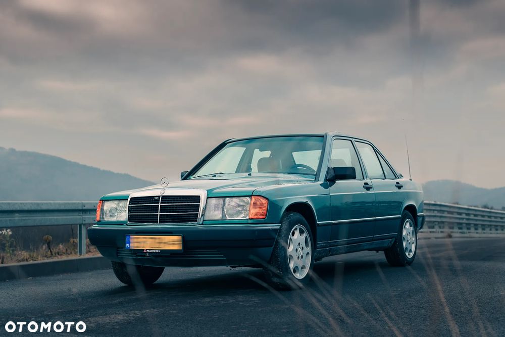 Mercedes-Benz W201 (190) - 1