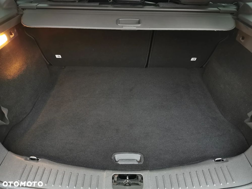 Ford Kuga 2.0 TDCi 2x4 Titanium - 36