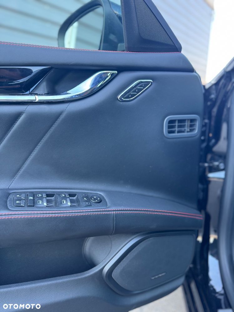 Maserati Quattroporte Modena - 16