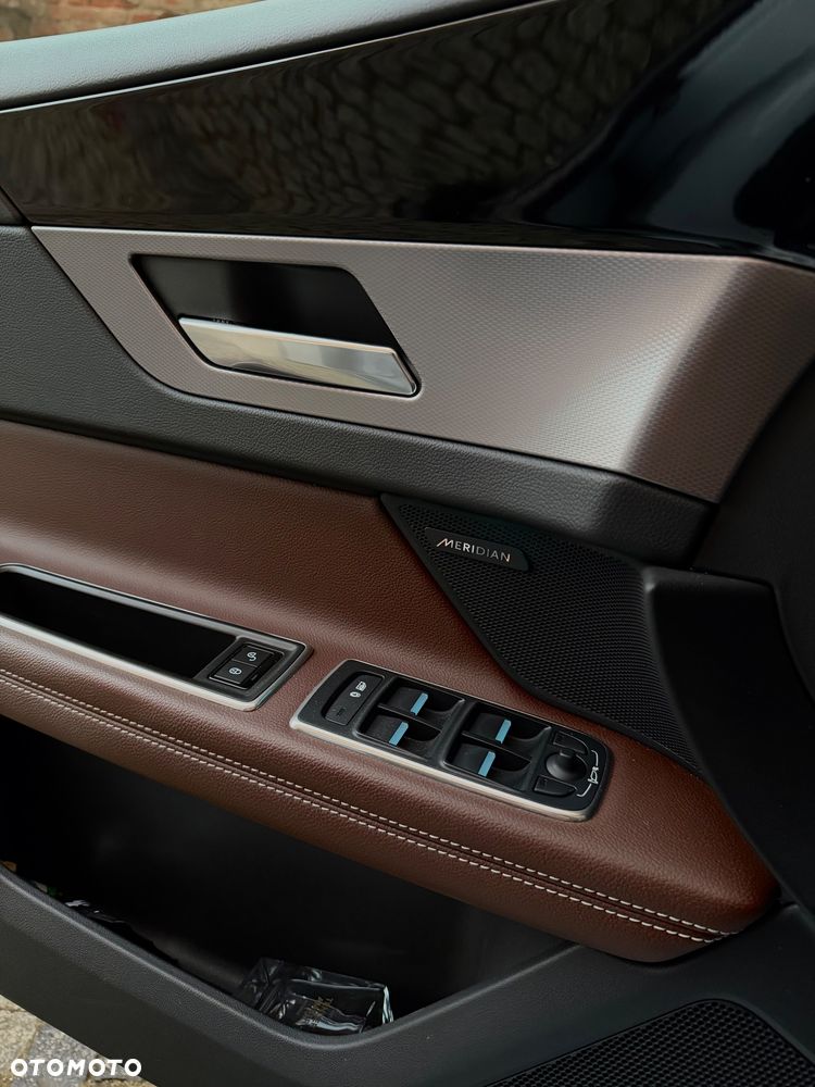 Jaguar XF 2.0 P250 R-Dynamic S - 17