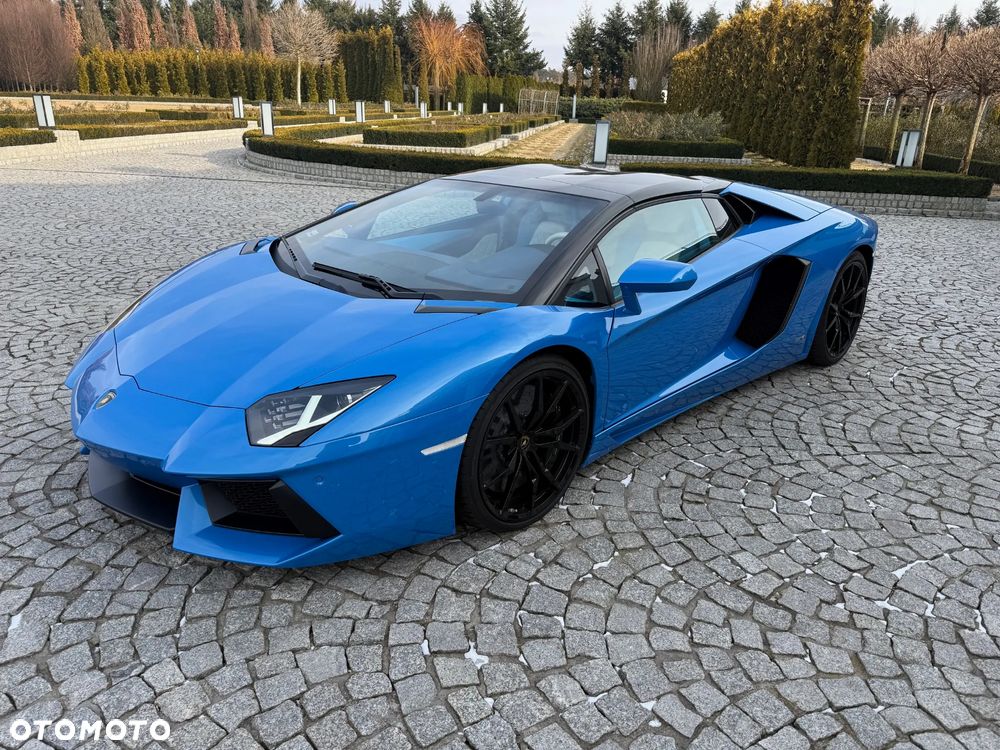 Lamborghini Aventador - 1