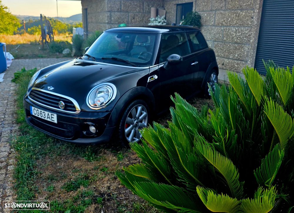 MINI 3 Portas Cooper D - 1