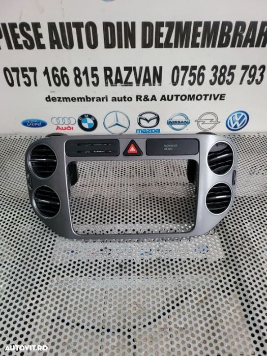 Consola Centrala Grila Ventilatie Centrala Ornament Bord Vw Golf 6 VI Plus An 2008-2013 Volan Stanga - 1