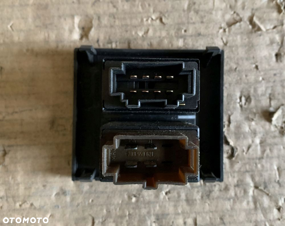 Przełącznik awaryjnuch oraz grania szyby VW T4 703953235 - 4
