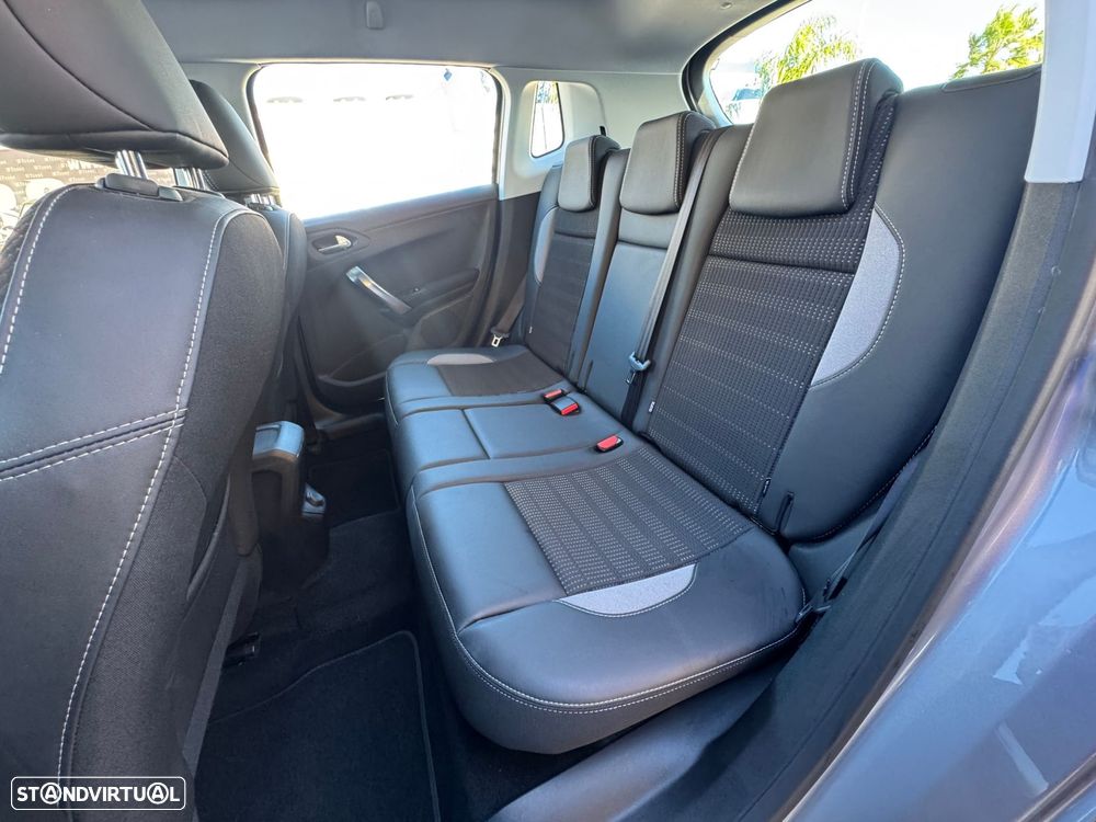 Peugeot 2008 1.2 PureTech Allure - 24