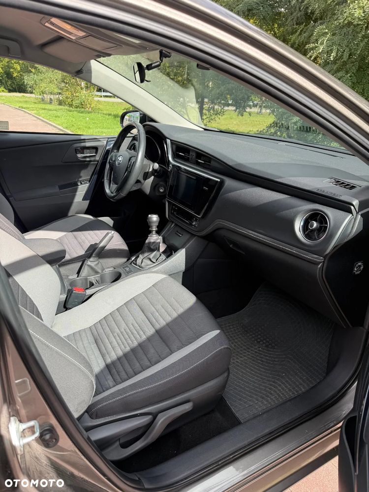 Toyota Auris 1.4 D-4D Active - 10