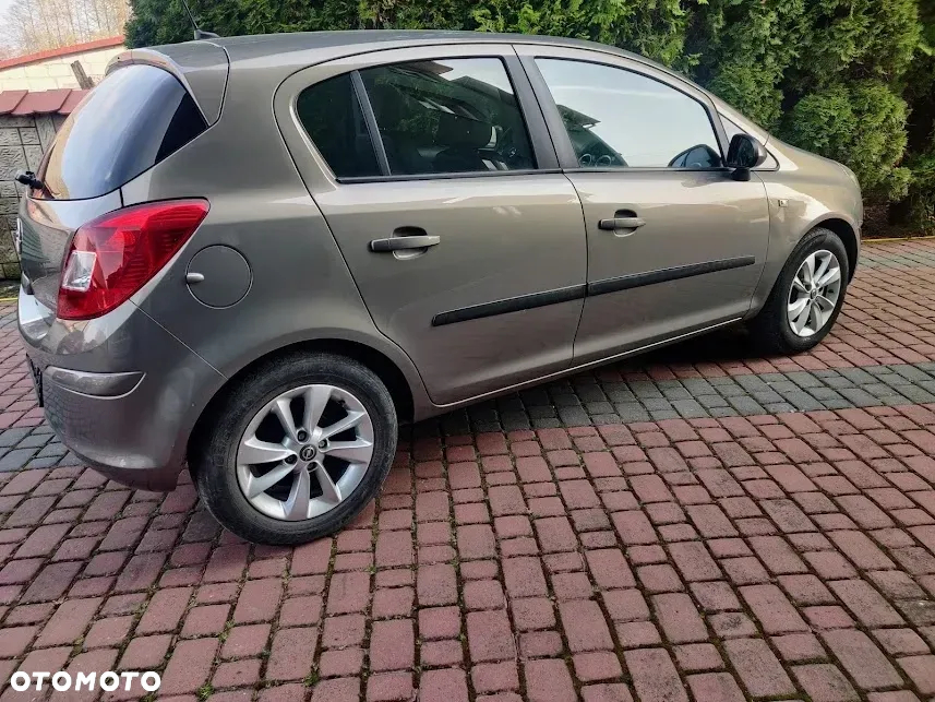 Opel Corsa 1.2 16V Cosmo - 5
