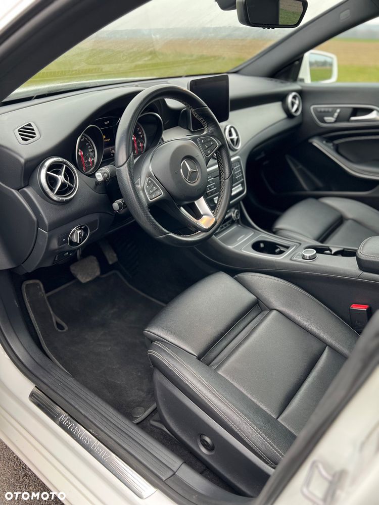 Mercedes-Benz CLA 250 4Matic 7G-DCT - 18