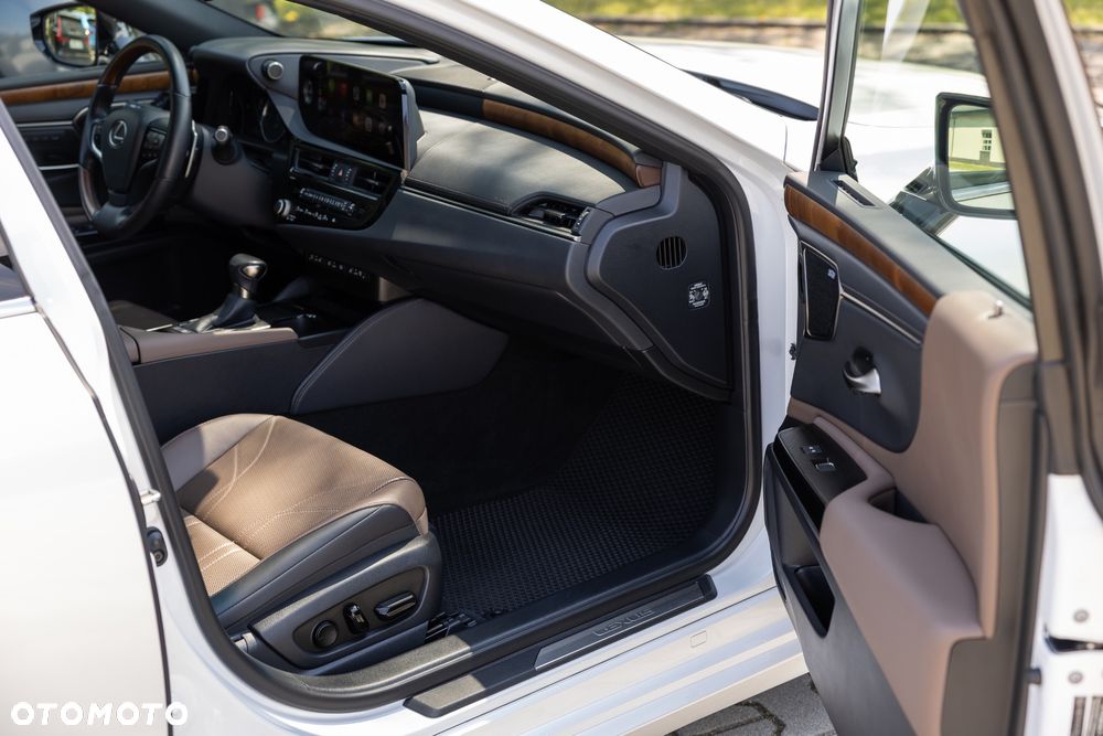 Lexus ES 300h Prestige - 28