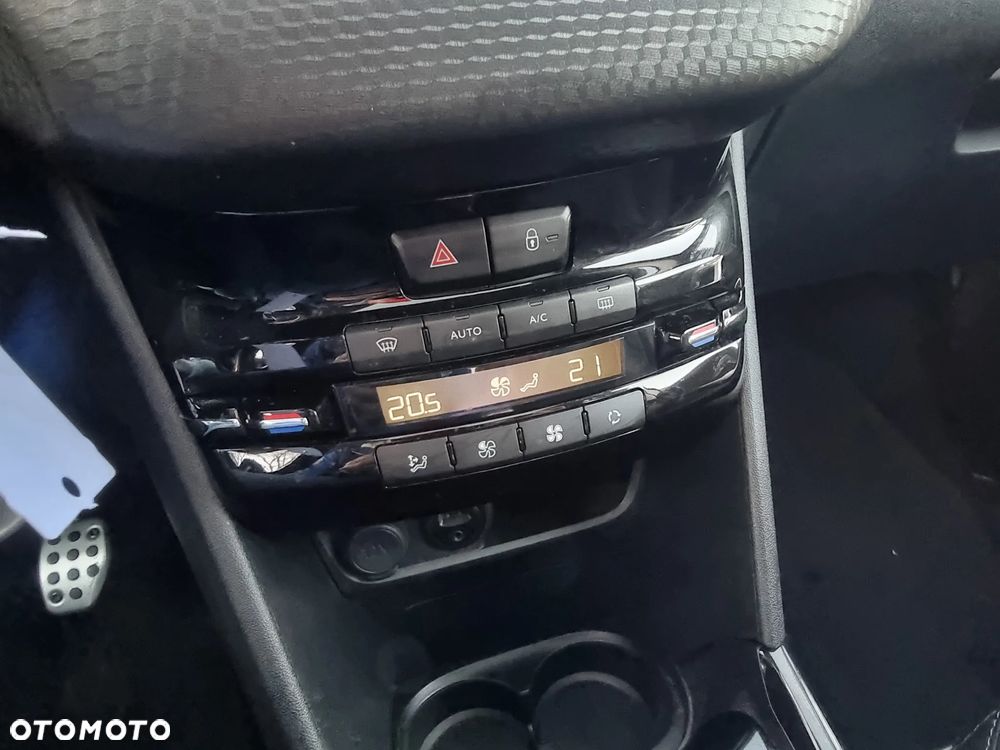 Peugeot 2008 BlueHDi FAP 120 STOP & START Crossway - 24