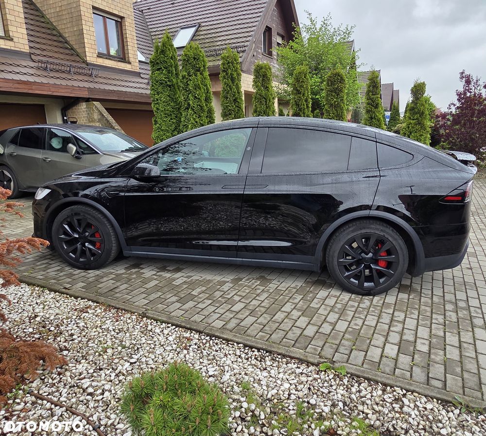 Tesla Model X - 7