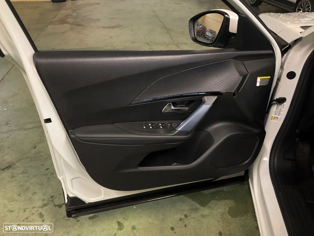 Peugeot 2008 PureTech 130 EAT8 Allure Pack - 13