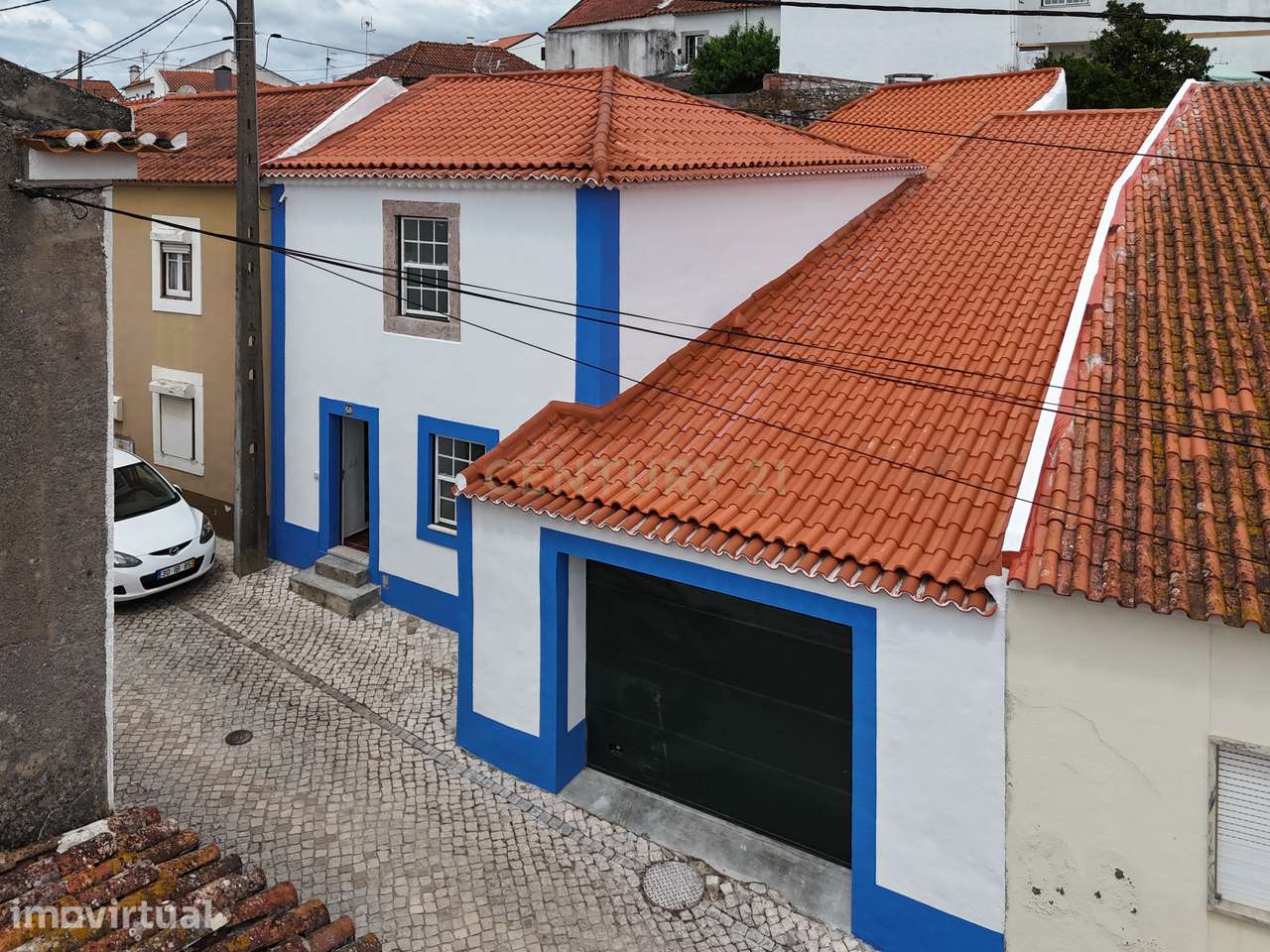 Moradia T2+1 com pátio, garagem e anexo no centro do Turcifal - Grande imagem: 2/55