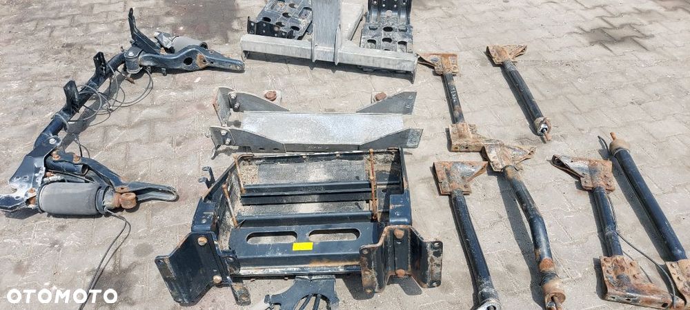 Mocowania uchwyty kontenera MAN TGX - 1