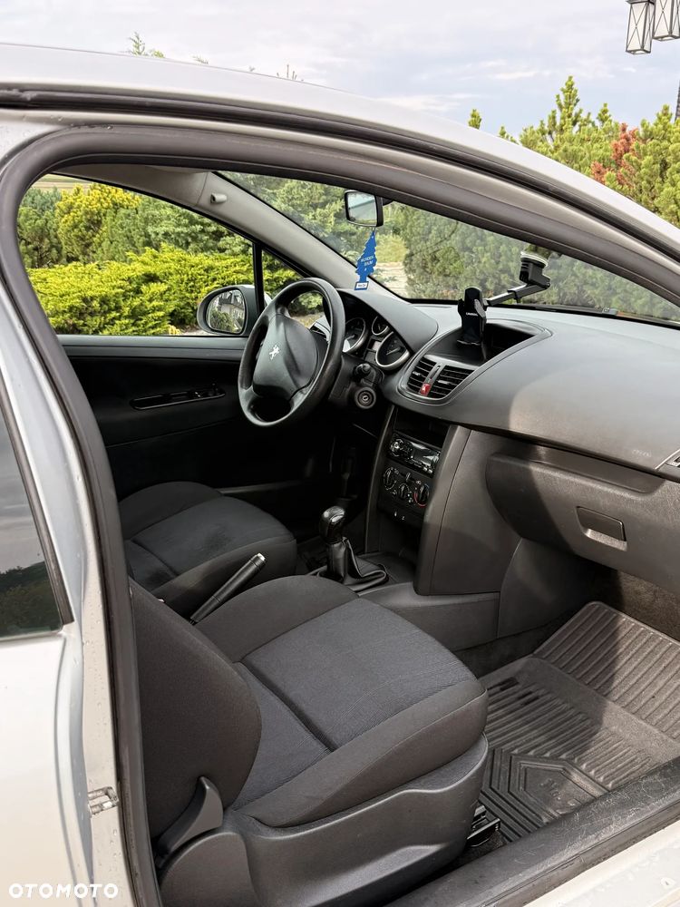 Peugeot 207 - 18